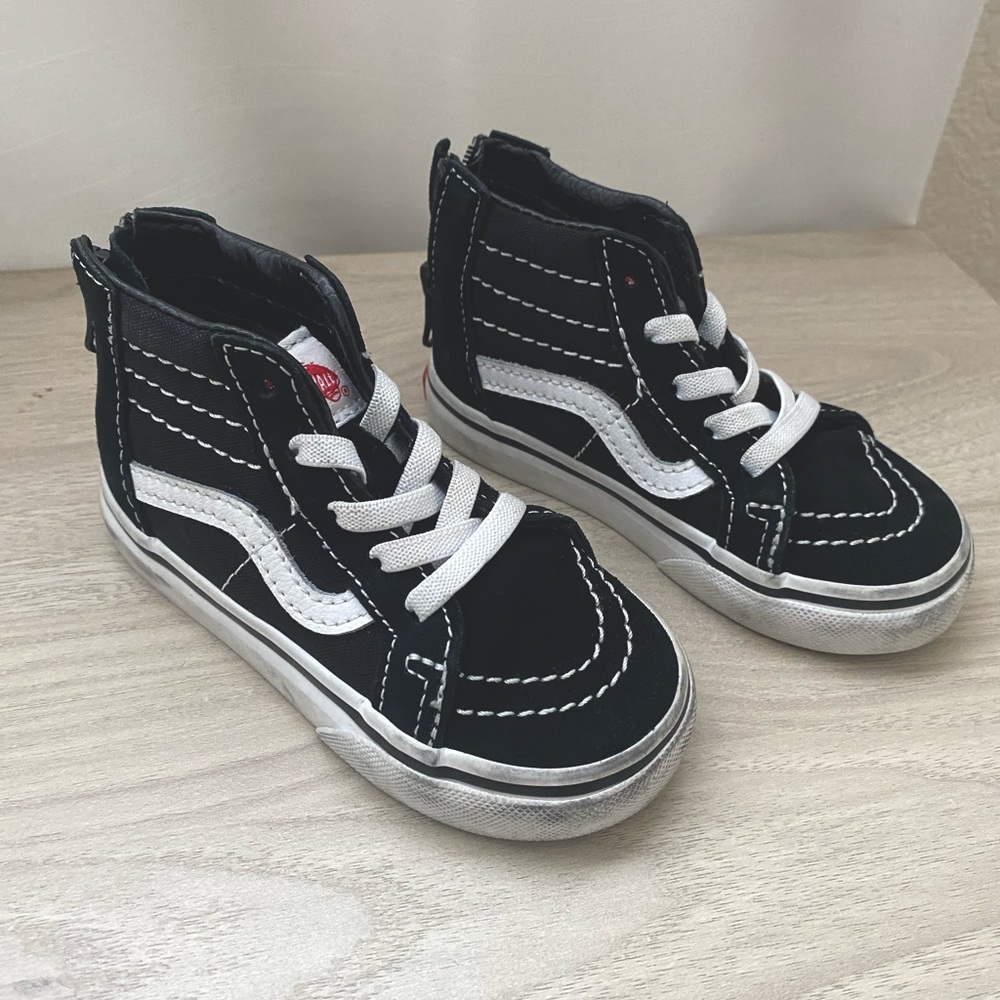 Vans Toddler Sk8-Hi Zip Shoe size 7c black/white